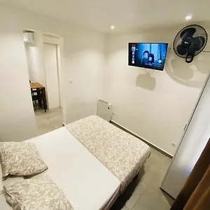 Estudios Hl Frente Al Metro Barcelona-aeropuerto Apartamento L'Hospitalet de Llobregat